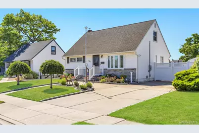 122 Lambert Avenue, Farmingdale, NY 11735 - Photo 3