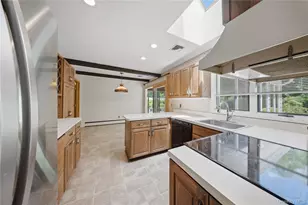 139 Sycamore Cir, Stony Brook, NY 11790 - Photo 17