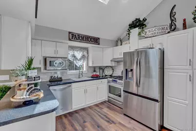 121 W 15th Street, Deer Park, NY 11729 - Photo 5