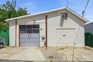 78 Auburn St, Lindenhurst, NY 11757 - Photo 3