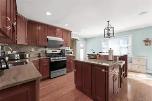 10 Garden Ct, Carle Place, NY 11514 - Photo 5