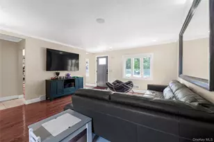 10 Garden Ct, Carle Place, NY 11514 - Photo 3