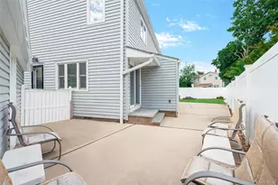 10 Garden Ct, Carle Place, NY 11514 - Photo 17