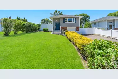 220 Adirondack Drive, Selden, NY 11784 - Photo 3