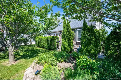 7 Forest Avenue, Massapequa, NY 11758 - Photo 5