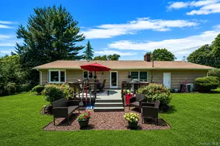 7 Carrie Ct, Smithtown, NY 11787 - Photo 5