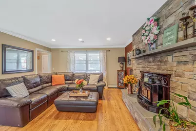 7 Carrie Court, Smithtown, NY 11787 - Photo 11
