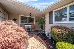 7 Carrie Ct, Smithtown, NY 11787 - Photo 3