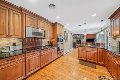 7 Carrie Court, Smithtown, NY 11787 - Photo 17