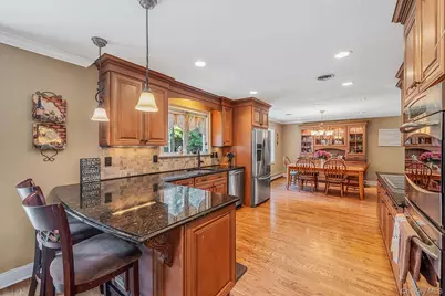 7 Carrie Court, Smithtown, NY 11787 - Photo 13
