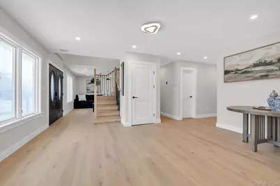 22 Miller Circle, Hicksville, NY 11801 - Photo 3