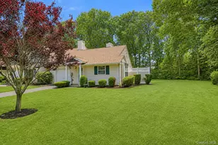 532 Race Pl, Oakdale, NY 11769 - Photo 3