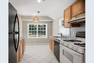 532 Race Place, Oakdale, NY 11769 - Photo 9