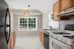 532 Race Pl, Oakdale, NY 11769 - Photo 9