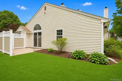 532 Race Place, Oakdale, NY 11769 - Photo 5