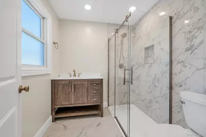 68 Edgewood #B, Port Washington, NY 11050 - Photo 13