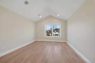 68 Edgewood #B, Port Washington, NY 11050 - Photo 7