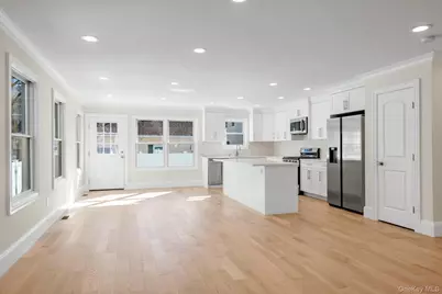 68 Edgewood #B, Port Washington, NY 11050 - Photo 3