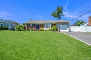 4 Balsam Ln, Commack, NY 11725 - Photo 3