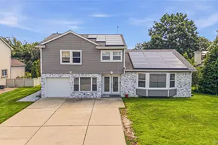 31 Sutton Hill Ln, Manhasset Hills, NY 11040 - Photo 1