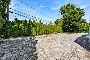31 Sutton Hill Ln, Manhasset Hills, NY 11040 - Photo 39