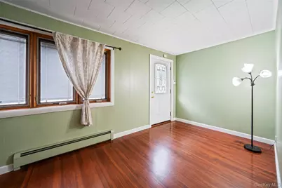 214 Lowell Avenue, Floral Park, NY 11001 - Photo 7