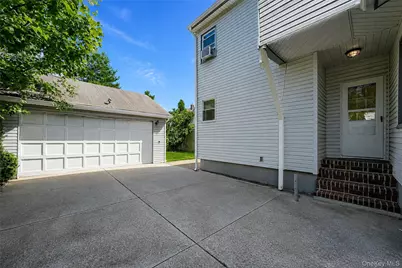 214 Lowell Avenue, Floral Park, NY 11001 - Photo 3