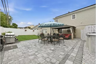 16 Penny Lane, Levittown, NY 11756 - Photo 5