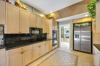 202 Captains Way, Bay Shore, NY 11706 - Photo 21