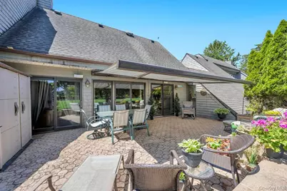 202 Captains Way, Bay Shore, NY 11706 - Photo 5