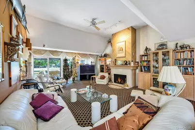 202 Captains Way, Bay Shore, NY 11706 - Photo 15