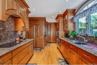 27 Jasmine Lane, Kings Park, NY 11754 - Photo 9