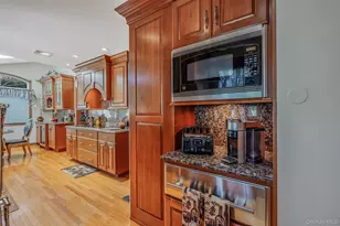 27 Jasmine Ln, Kings Park, NY 11754 - Photo 11