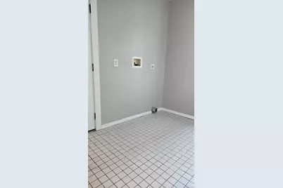 91 Wyman Avenue 1st Floor Rear - Apt #2, Huntington Station, NY 11746 - Photo 11