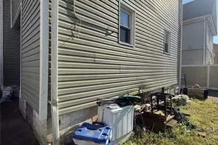 39 Pleasant Ave, Roosevelt, NY 11575 - Photo 5