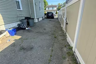 39 Pleasant Ave, Roosevelt, NY 11575 - Photo 9