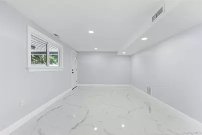 1059 Denton Avenue, Manhasset Hills, NY 11040 - Photo 39