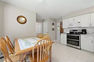 19 Stimson Pl, Huntington, NY 11743 - Photo 9