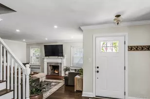 2544 Yorktown St, Oceanside, NY 11572 - Photo 3