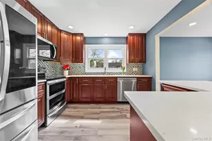 44 Bruce Ln, Westbury, NY 11590 - Photo 9