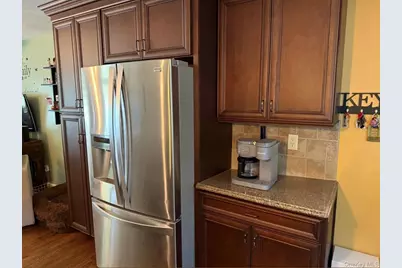 935 Montauk Avenue, Islip Terrace, NY 11752 - Photo 5