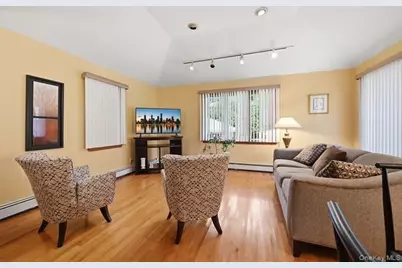 152 Nassau Drive, Albertson, NY 11507 - Photo 9