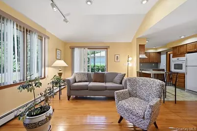 152 Nassau Drive, Albertson, NY 11507 - Photo 11