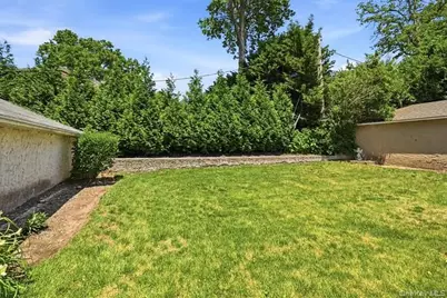 152 Nassau Drive, Albertson, NY 11507 - Photo 19