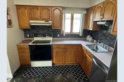 140 Union Avenue #B, Lynbrook, NY 11563 - Photo 3