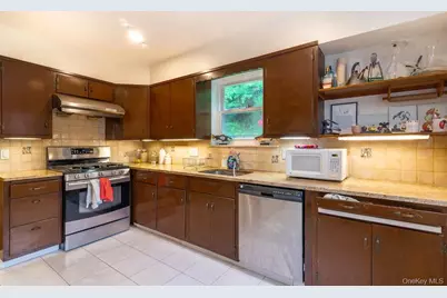 20 Dorchester Drive, Scarsdale, NY 10583 - Photo 5