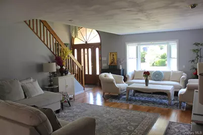 280 Park Avenue W, Westbury, NY 11590 - Photo 3
