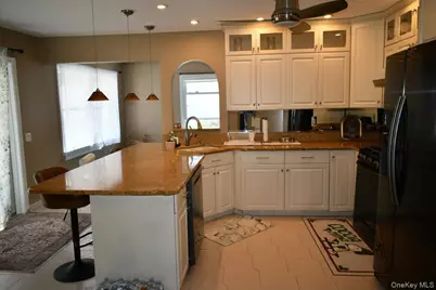 280 Park Avenue W, Westbury, NY 11590 - Photo 11