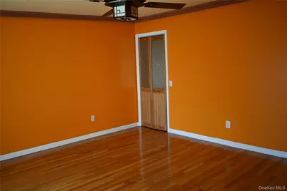 280 Park Avenue W, Westbury, NY 11590 - Photo 19