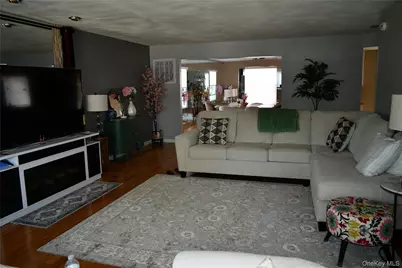 280 Park Avenue W, Westbury, NY 11590 - Photo 5